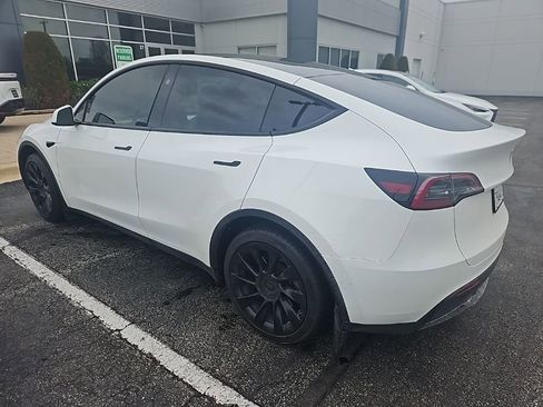 Used 2023 Tesla Model Y Long Range AWD/4WD image 3