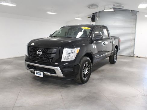 Used 2024 Nissan Titan SV image 4