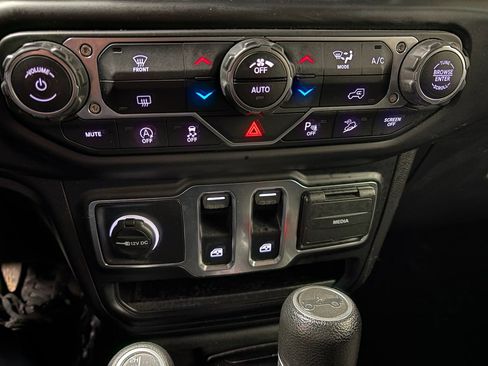 Used 2020 Jeep Wrangler Sport AWD/4WD image 12