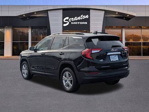 Used 2023 GMC Terrain SLE w/ Driver Convenience Package image 3