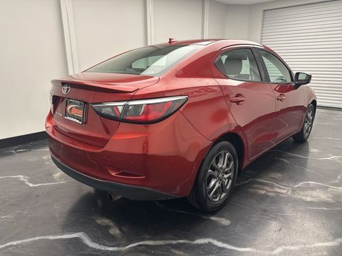Used 2020 Toyota Yaris LE image 3