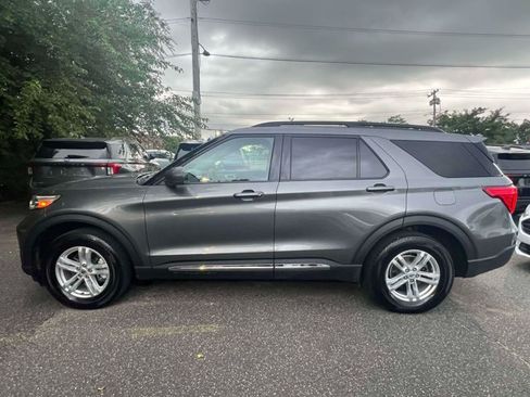Used 2023 Ford Explorer XLT w/ Equipment Group 202A AWD/4WD image 8