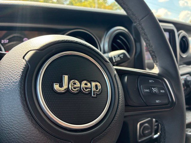 Used 2023 Jeep Gladiator Sport AWD/4WD image 28