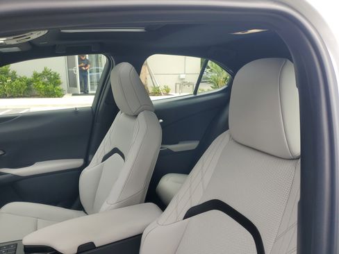 Used 2025 Lexus UX 300h FWD w/ Accessory Package (Z1) image 17