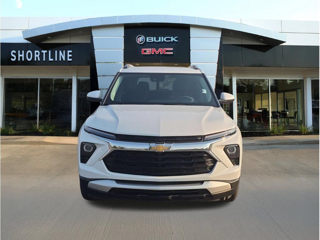Used 2025 Chevrolet TrailBlazer LT AWD/4WD image 8