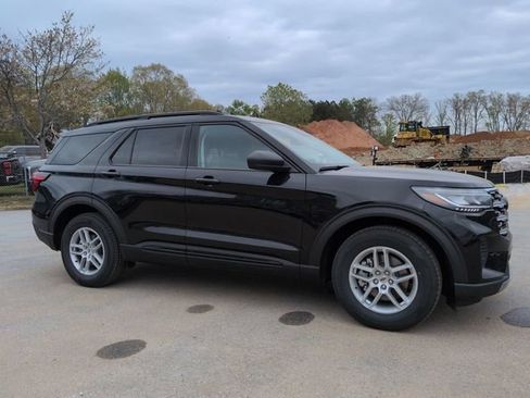 New 2026 Ford Explorer Active RWD image 2