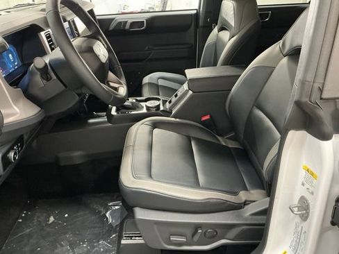 New 2026 Ford Bronco Outer Banks w/ Sasquatch Package AWD/4WD image 14