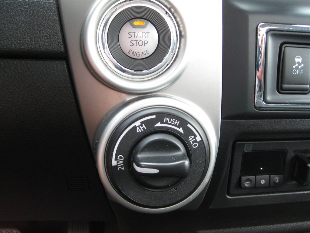 Used 2017 Nissan Titan SV AWD/4WD image 20