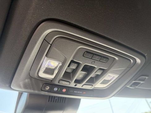 Used 2023 Chevrolet Silverado 1500 High Country w/ High Country Premium Package AWD/4WD image 27