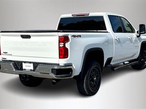 Used 2022 Chevrolet Silverado 2500 LT w/ Convenience Package image 6