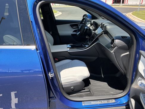 Used 2023 Mercedes-Benz GLC 300 image 32