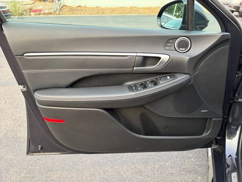 Used 2025 Hyundai Sonata Limited FWD image 14