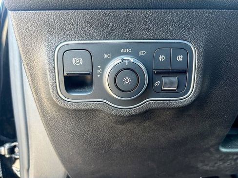 Used 2020 Mercedes-Benz GLB 250 w/ Premium Package image 36