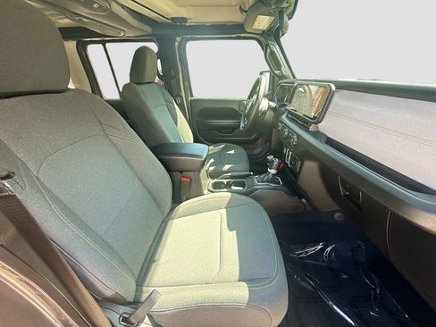 Used 2025 Jeep Wrangler Unlimited Sport AWD/4WD image 31