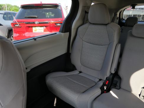 Certified 2023 Toyota Sienna LE FWD image 16