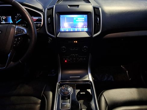 Used 2020 Ford Edge SEL w/ Cold Weather Package image 18