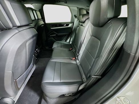 Certified 2025 Porsche Cayenne AWD/4WD image 24