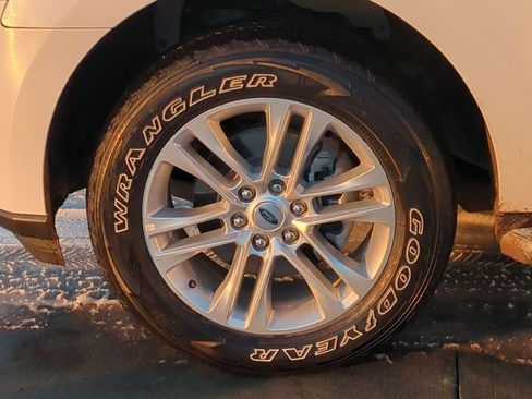 Used 2022 Ford Expedition Max XLT image 13