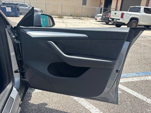 Used 2025 Tesla Model Y Performance AWD/4WD image 19