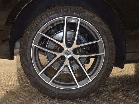 Certified 2025 Porsche Macan AWD/4WD image 15