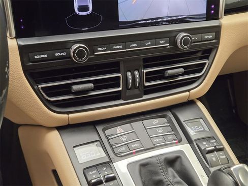 Used 2020 Porsche Macan image 39