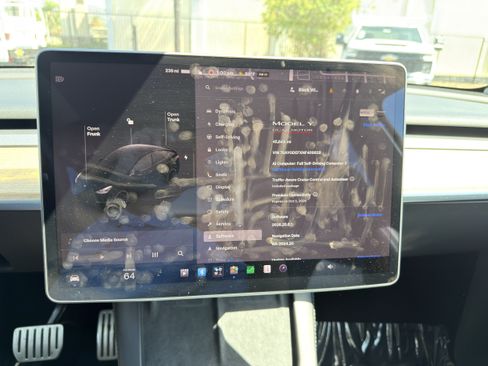 Used 2022 Tesla Model Y Performance AWD/4WD image 28
