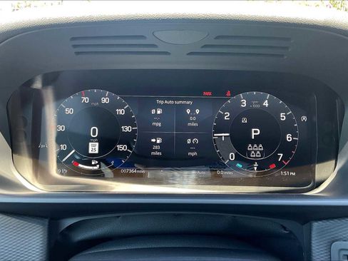 Used 2025 Land Rover Discovery Dynamic SE image 23