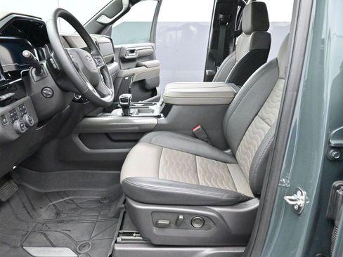 Used 2025 Chevrolet Silverado 1500 ZR2 w/ Technology Package image 13