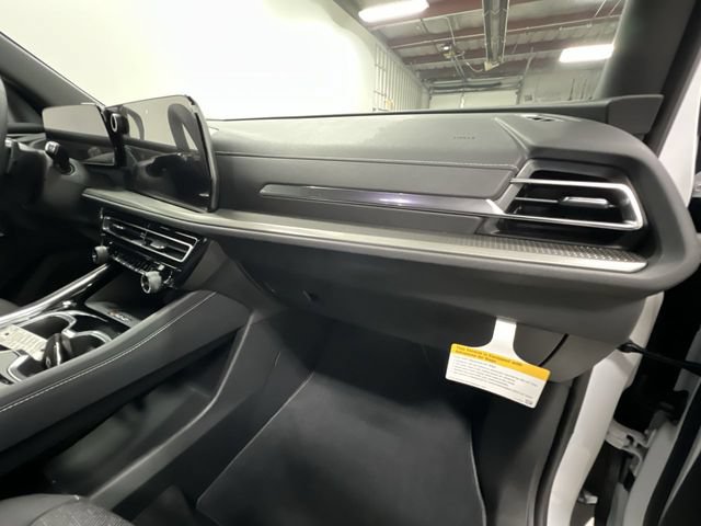 New 2027 Chevrolet Traverse LT w/ Midnight/Sport Edition AWD/4WD image 29