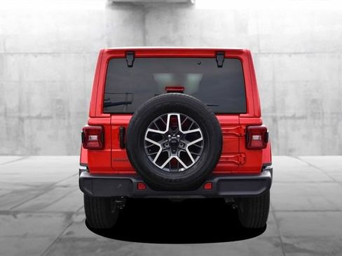 Used 2025 Jeep Wrangler Unlimited Sahara AWD/4WD image 6