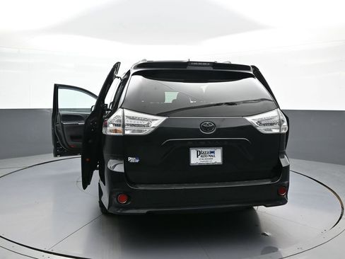 Certified 2019 Toyota Sienna SE w/ SE Preferred Package AWD/4WD image 50