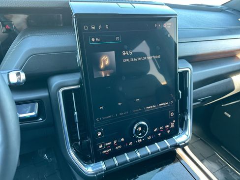 Used 2025 GMC Yukon Denali image 16