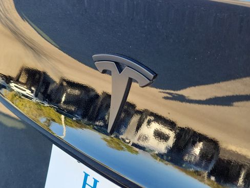 Used 2023 Tesla Model 3 Standard Range image 8