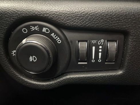 New 2026 Chrysler Pacifica Select image 36