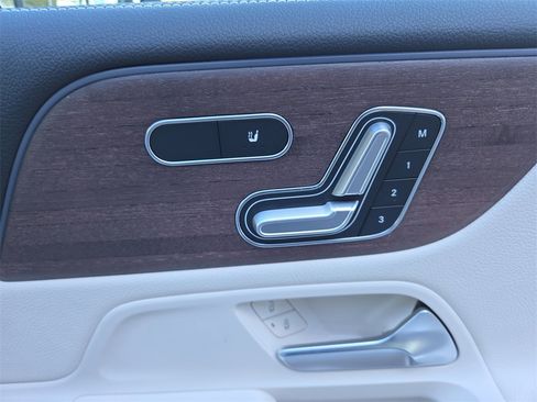 Certified 2023 Mercedes-Benz EQB 300 4MATIC image 17