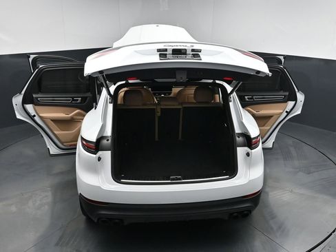 Certified 2022 Porsche Cayenne S Platinum AWD/4WD image 31