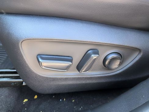 Used 2023 Toyota Highlander L image 35