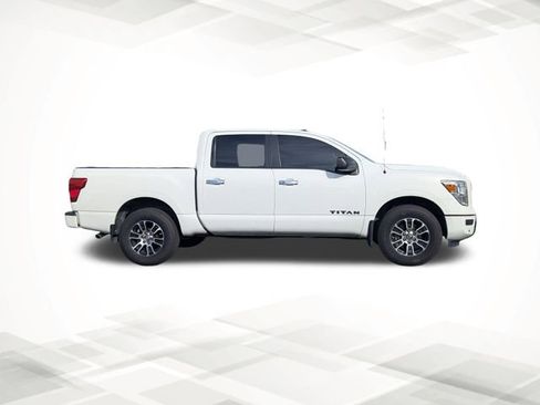 Used 2021 Nissan Titan SV w/ SV Convenience Package image 3