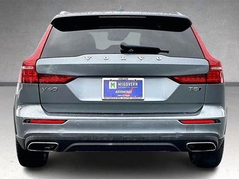 Used 2020 Volvo V60 T5 Cross Country image 5