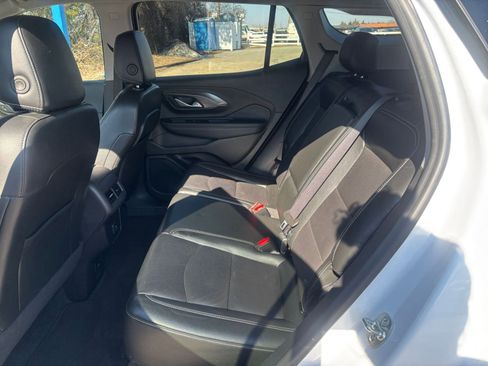 Used 2024 GMC Terrain SLT image 28