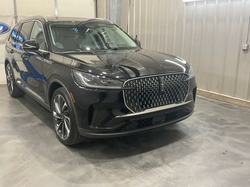 Used 2026 Lincoln Aviator Reserve w/ Illumination Package RWD image 2