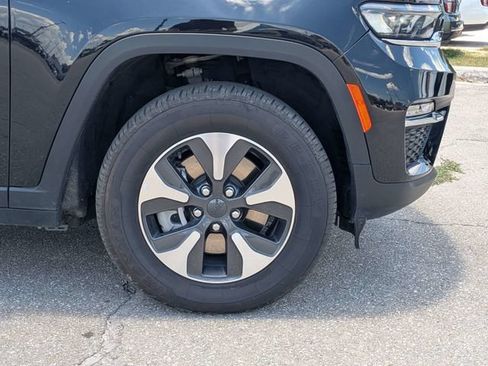 Used 2024 Jeep Grand Cherokee Limited 4xe AWD/4WD image 12