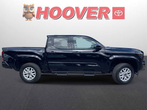 Used 2025 Toyota Tacoma SR5 AWD/4WD image 2