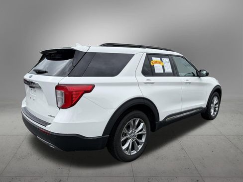 Used 2023 Ford Explorer XLT w/ Equipment Group 202A AWD/4WD image 4