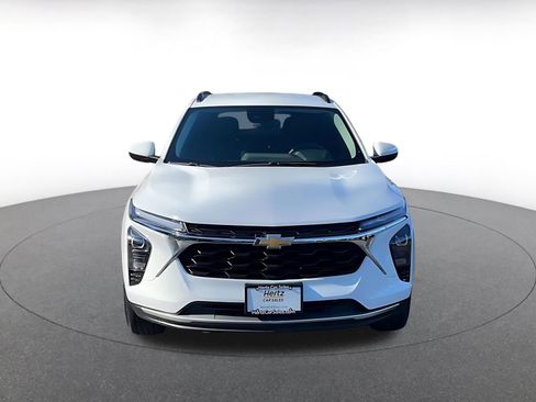 Used 2025 Chevrolet Trax LT image 3