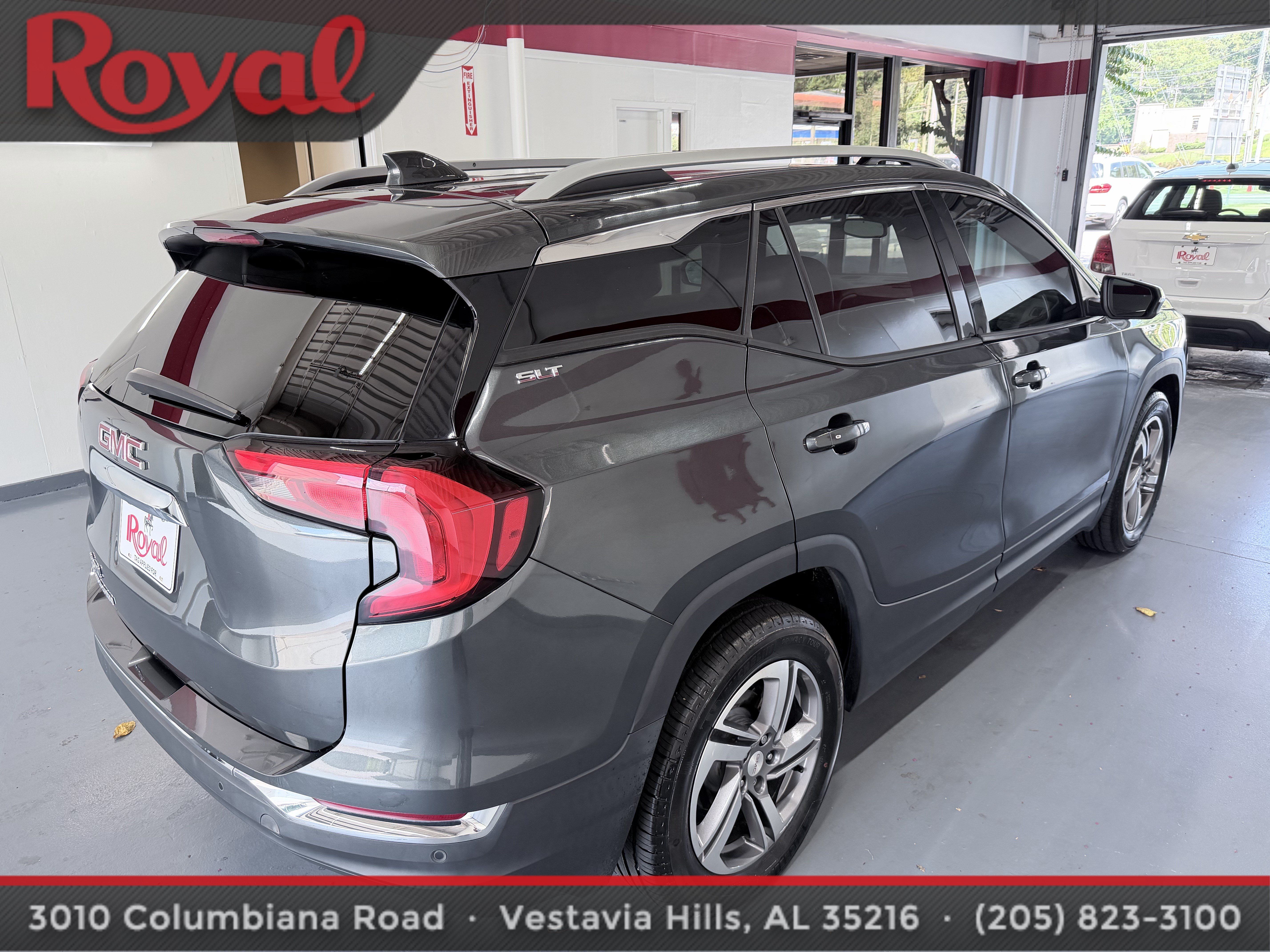 Used 2021 GMC Terrain SLT w/ Infotainment Package II FWD image 4