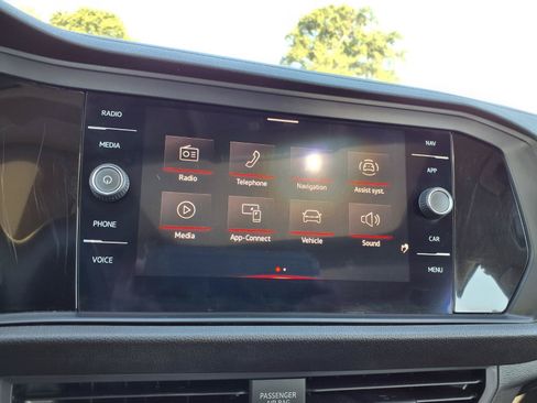 Used 2022 Volkswagen Jetta SEL FWD image 4