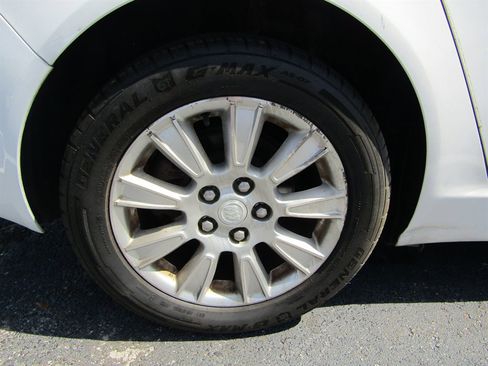 Used 2013 Buick Regal Leather FWD image 11