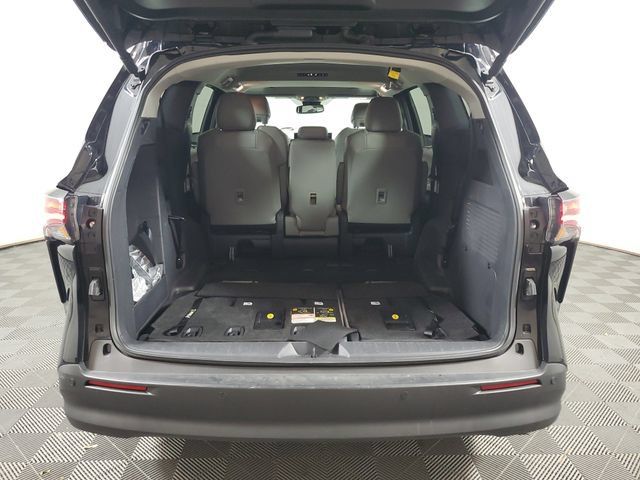 Used 2026 Toyota Sienna XLE FWD image 9