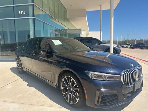 Certified 2022 BMW 740i 740i w/ M Sport Package image 12